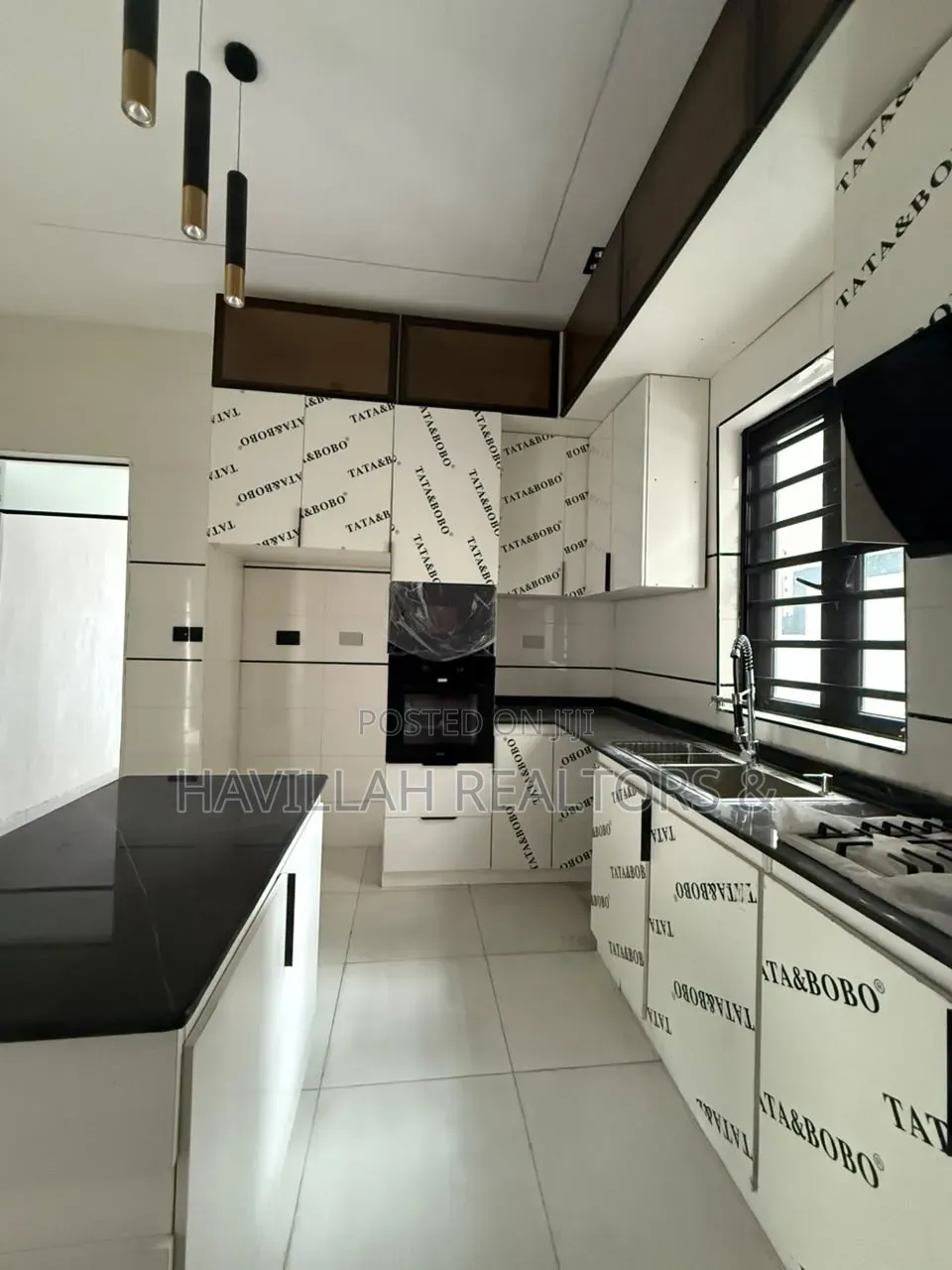 5bdrm Duplex in Sangotedo for sale