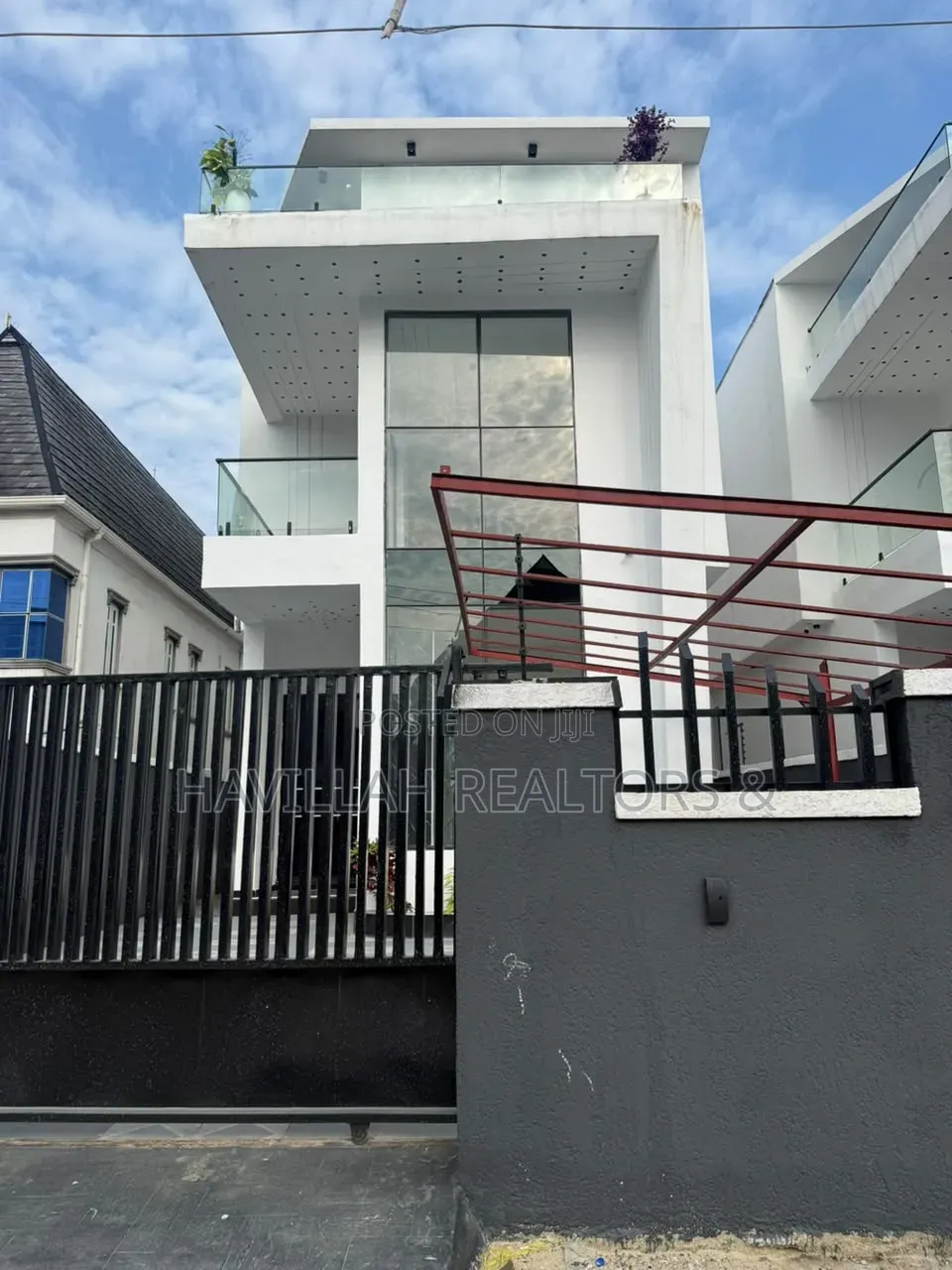 5bdrm Duplex in Sangotedo for sale