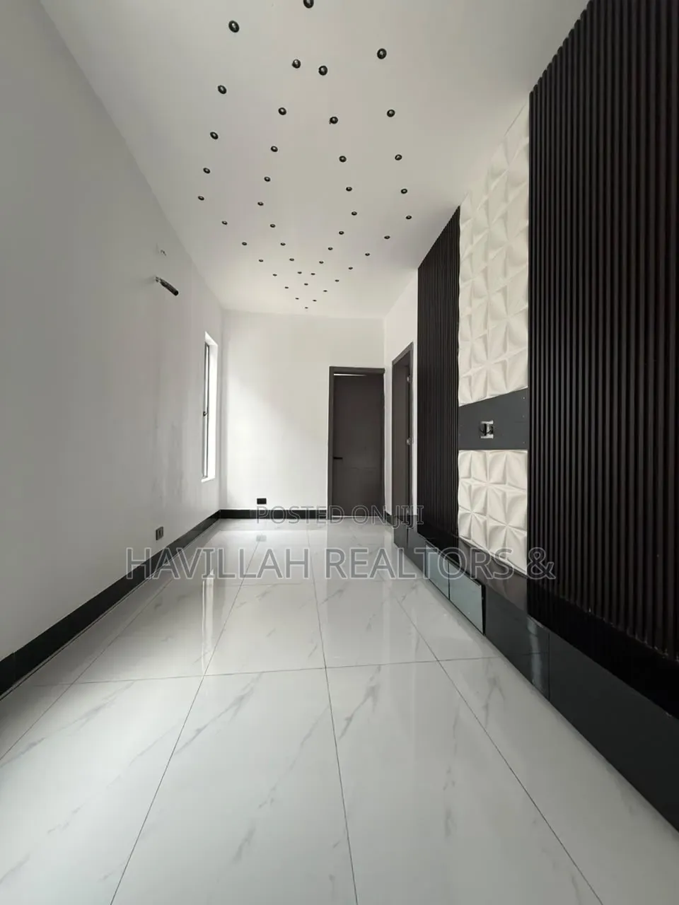 5bdrm Duplex in Sangotedo for sale