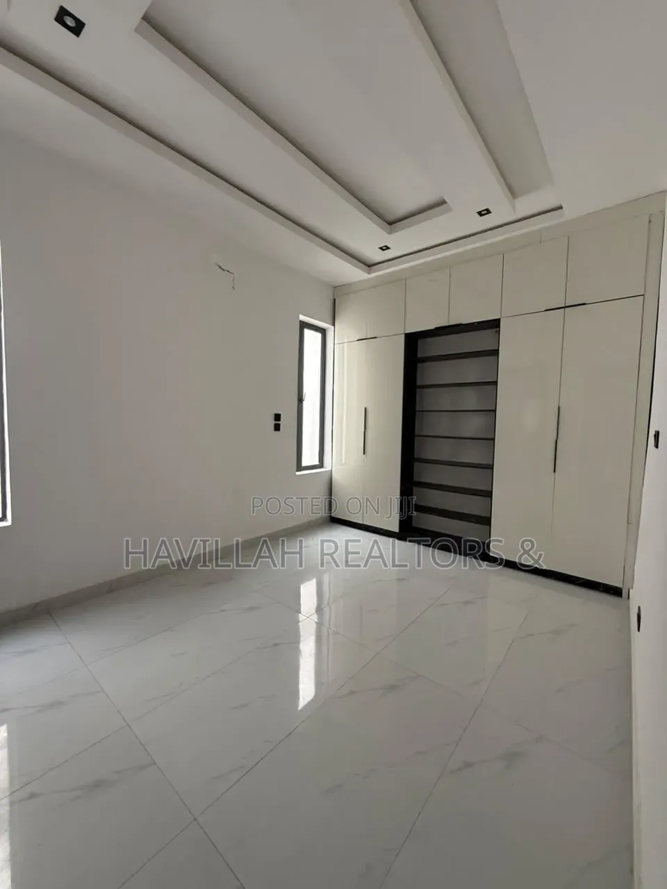 5bdrm Duplex in Sangotedo for sale