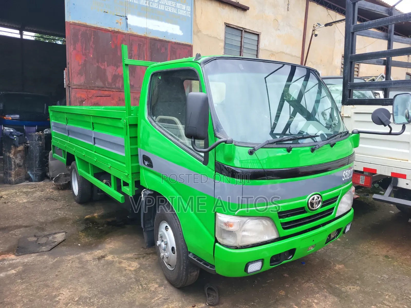 Toyota Dyna 2010 Green