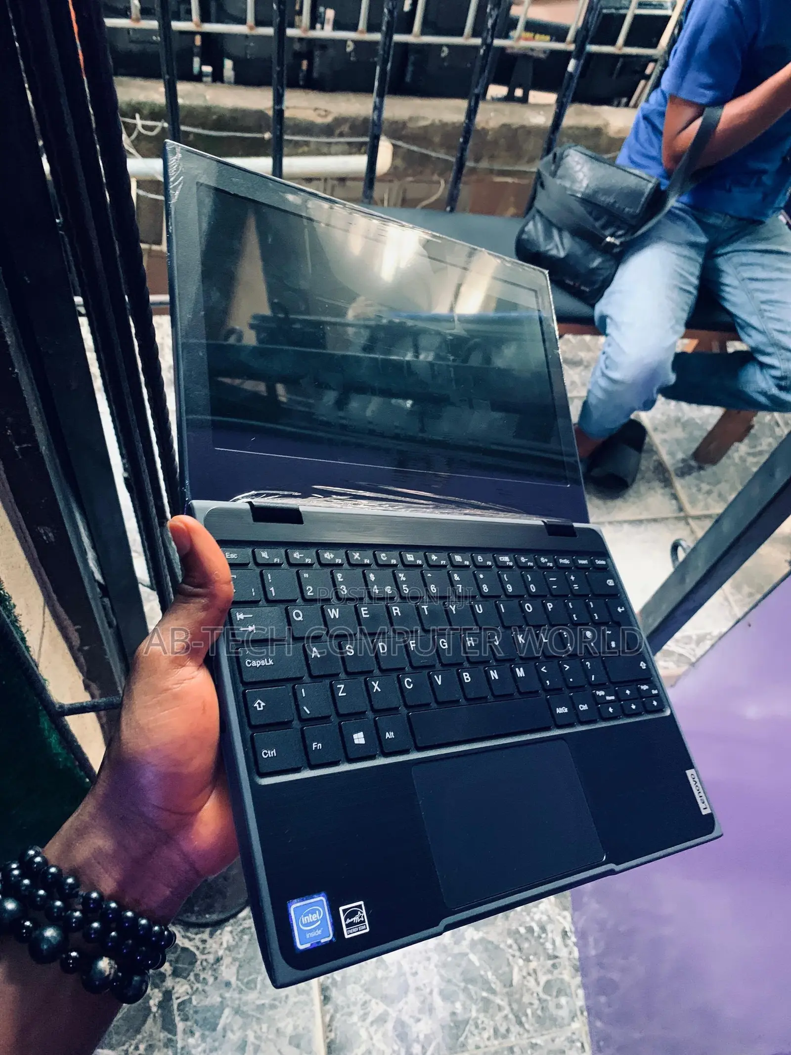 Laptop Lenovo IdeaPad 100 4GB Intel Pentium SSD 60GB