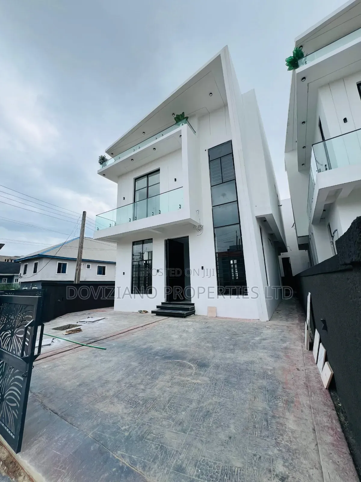 4bdrm Duplex in Ikota for sale