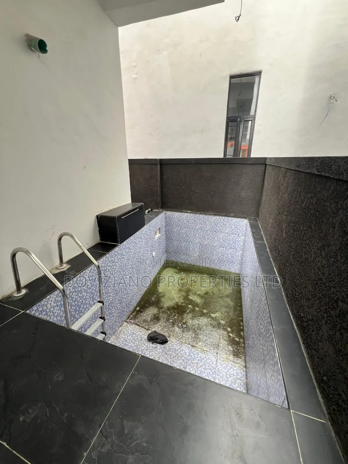 4bdrm Duplex in Ikota for sale