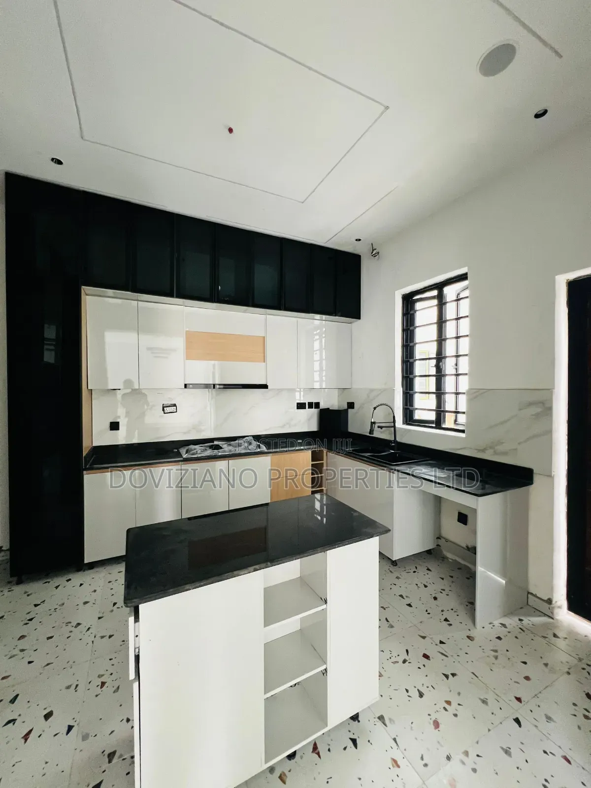 4bdrm Duplex in Ikota for sale