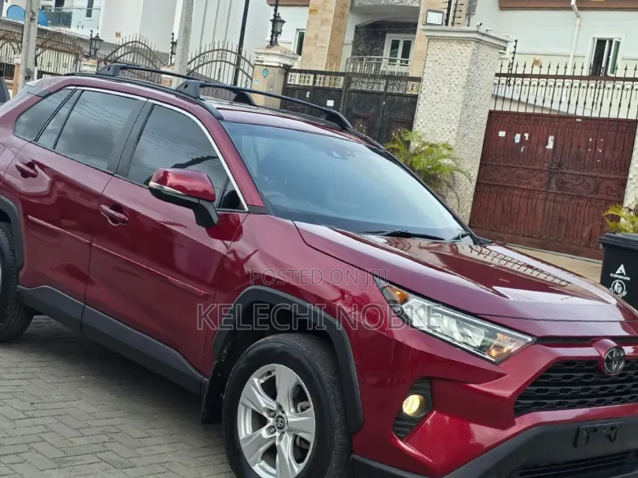 Toyota RAV4 XLE AWD 2020 Red