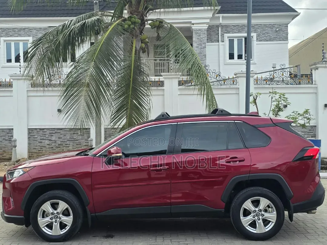 Toyota RAV4 XLE AWD 2020 Red
