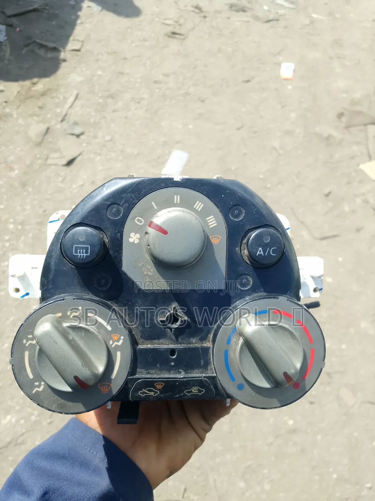 Dashboard Vent for Nissan Sunny 2011