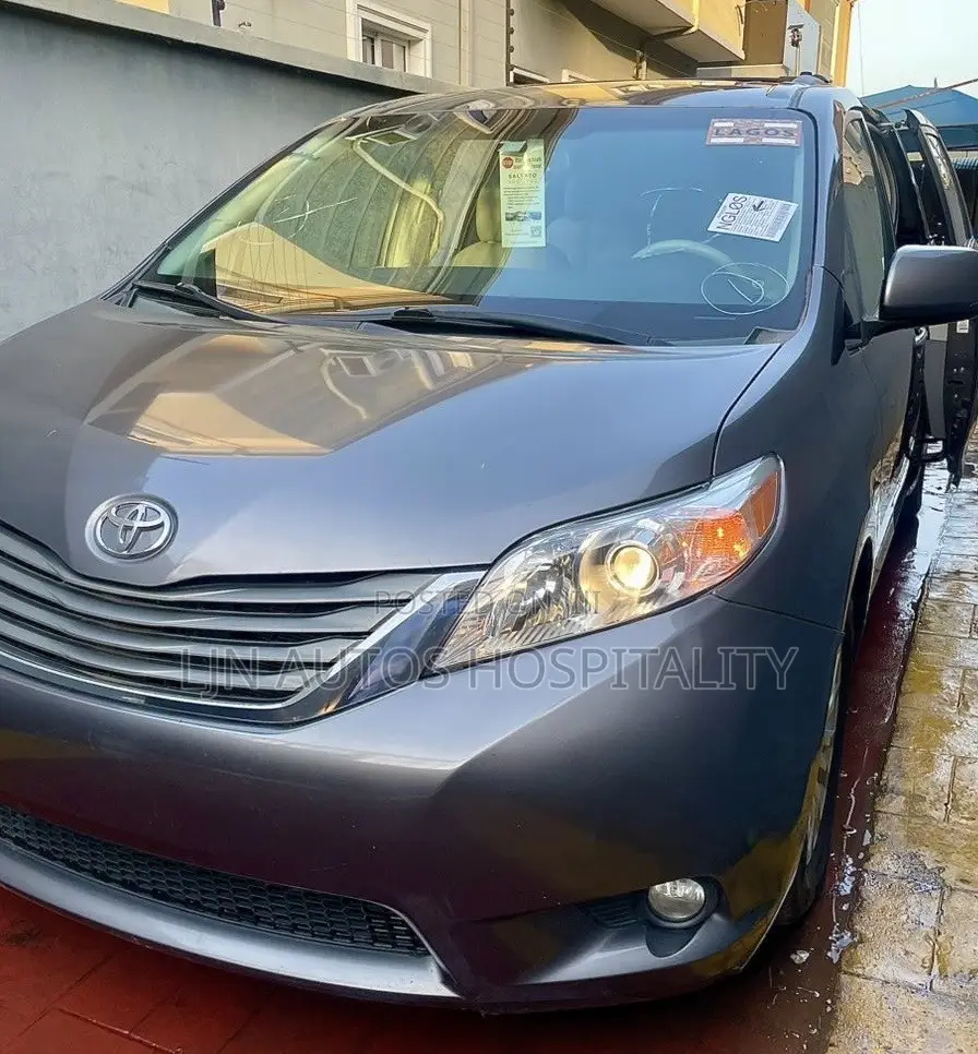 Toyota Sienna XLE 7 Passenger Mobility 2012 Gray