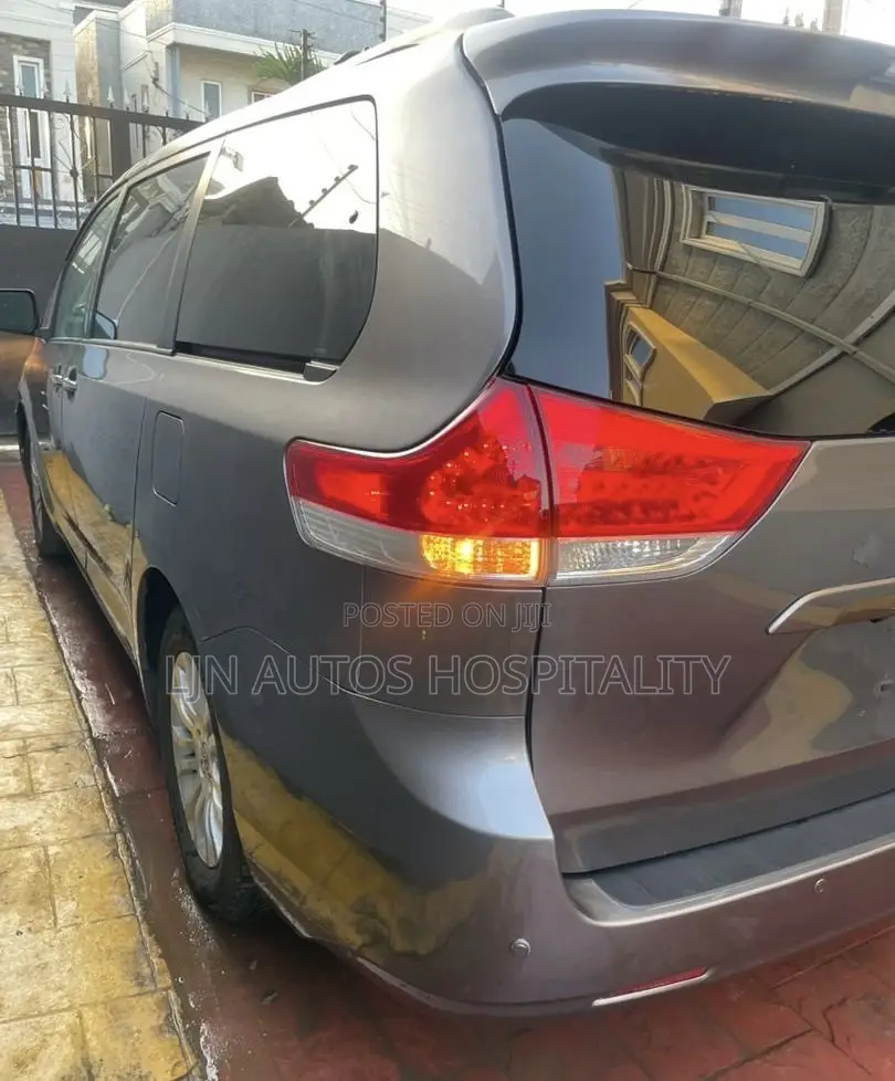 Toyota Sienna XLE 7 Passenger Mobility 2012 Gray