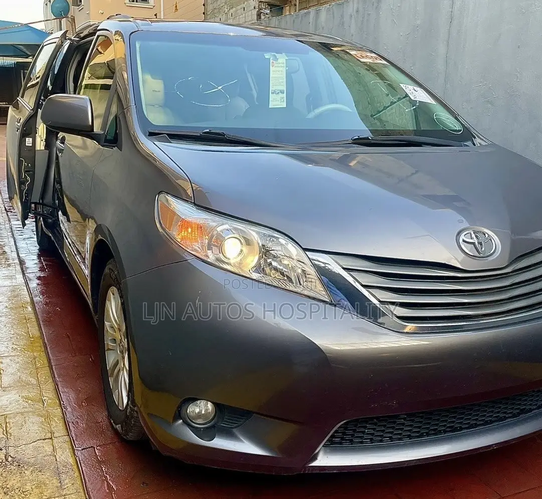Toyota Sienna XLE 7 Passenger Mobility 2012 Gray