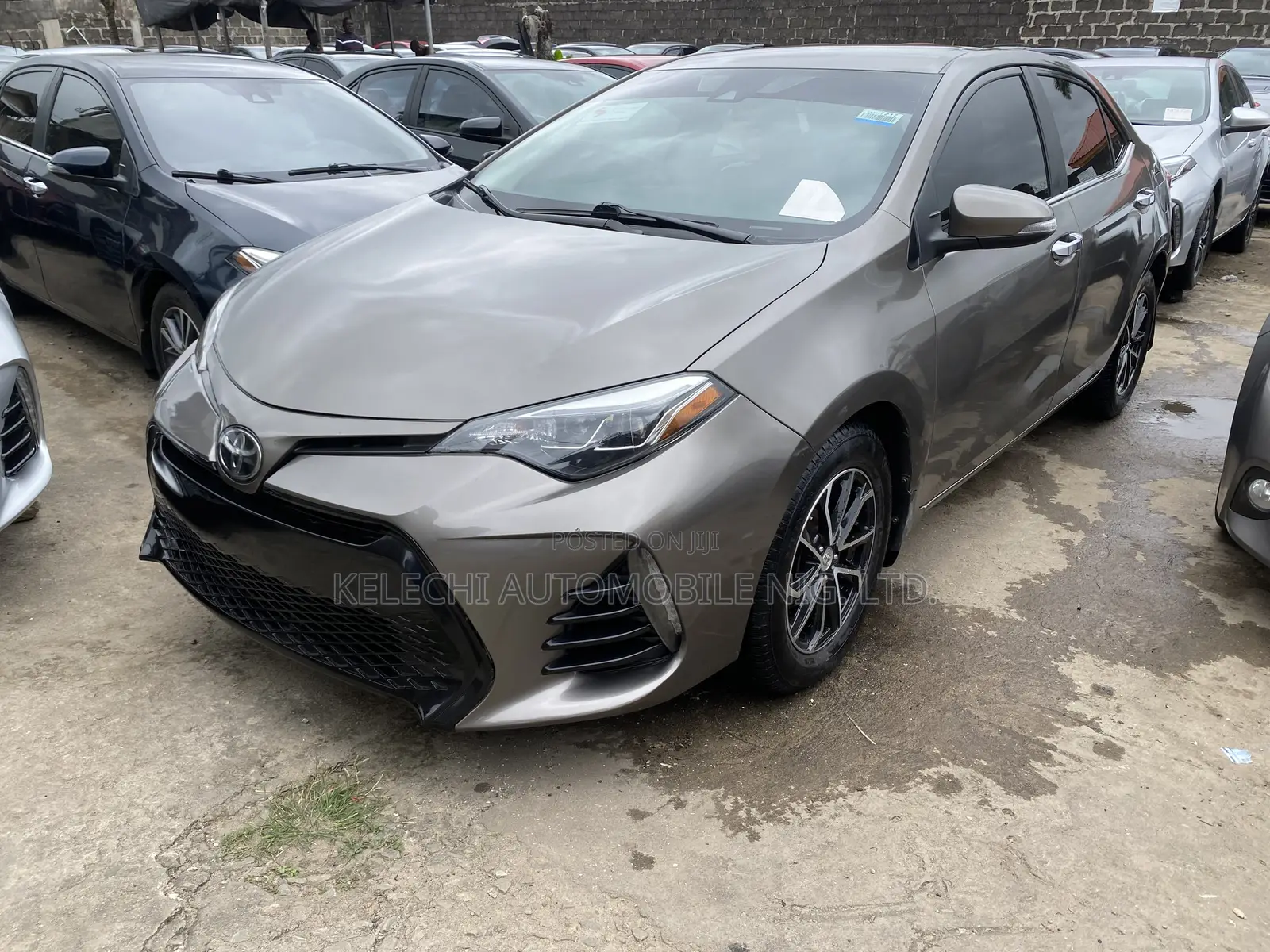 Toyota Corolla LE (1.8L 4cyl 2A) 2018 Brown