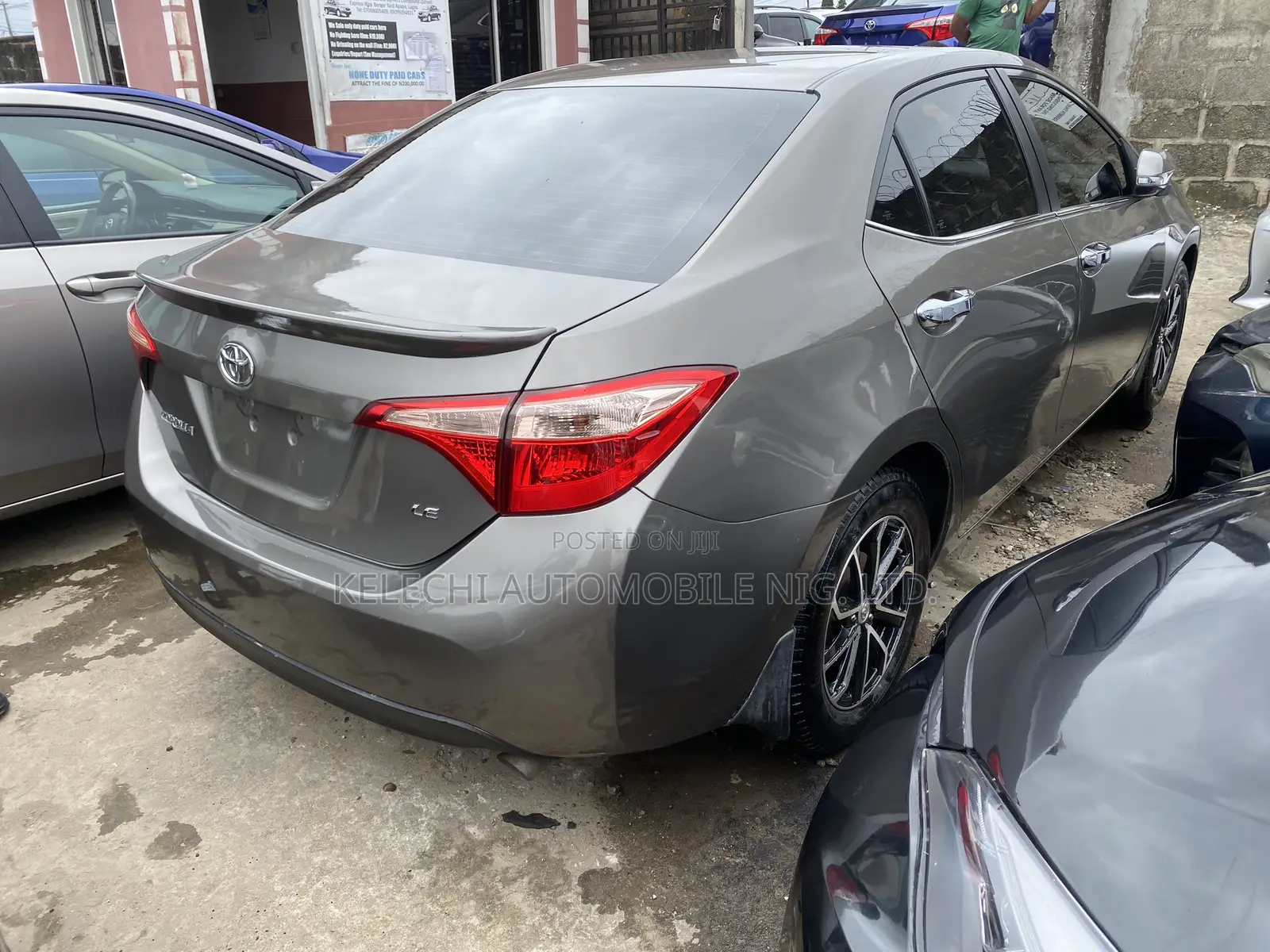 Toyota Corolla LE (1.8L 4cyl 2A) 2018 Brown