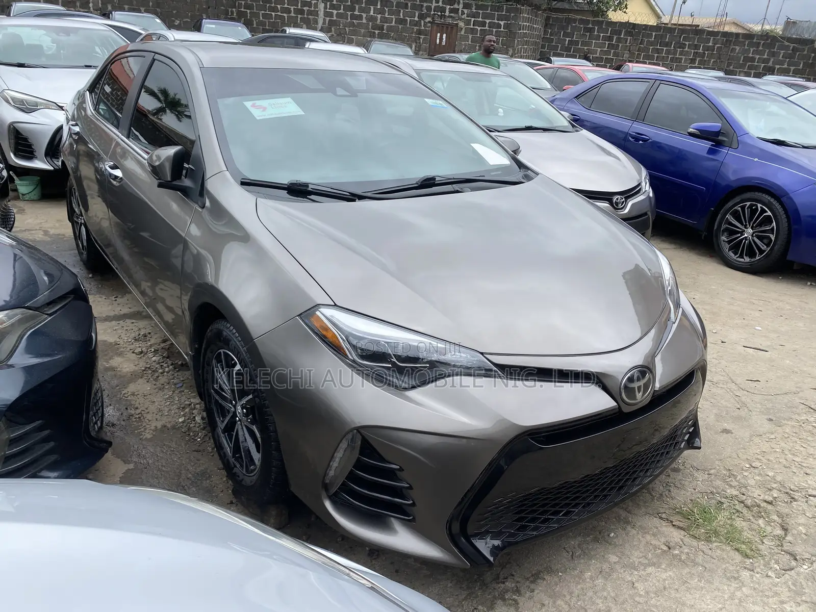 Toyota Corolla LE (1.8L 4cyl 2A) 2018 Brown