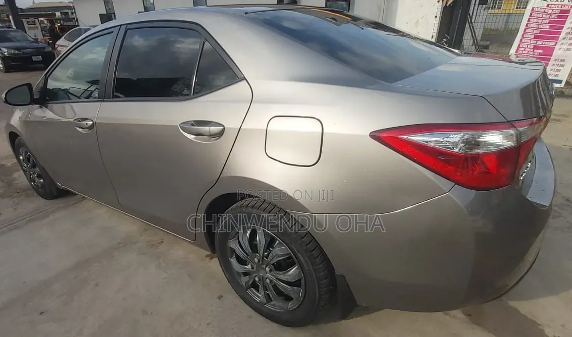 Toyota Corolla 2016 Gold