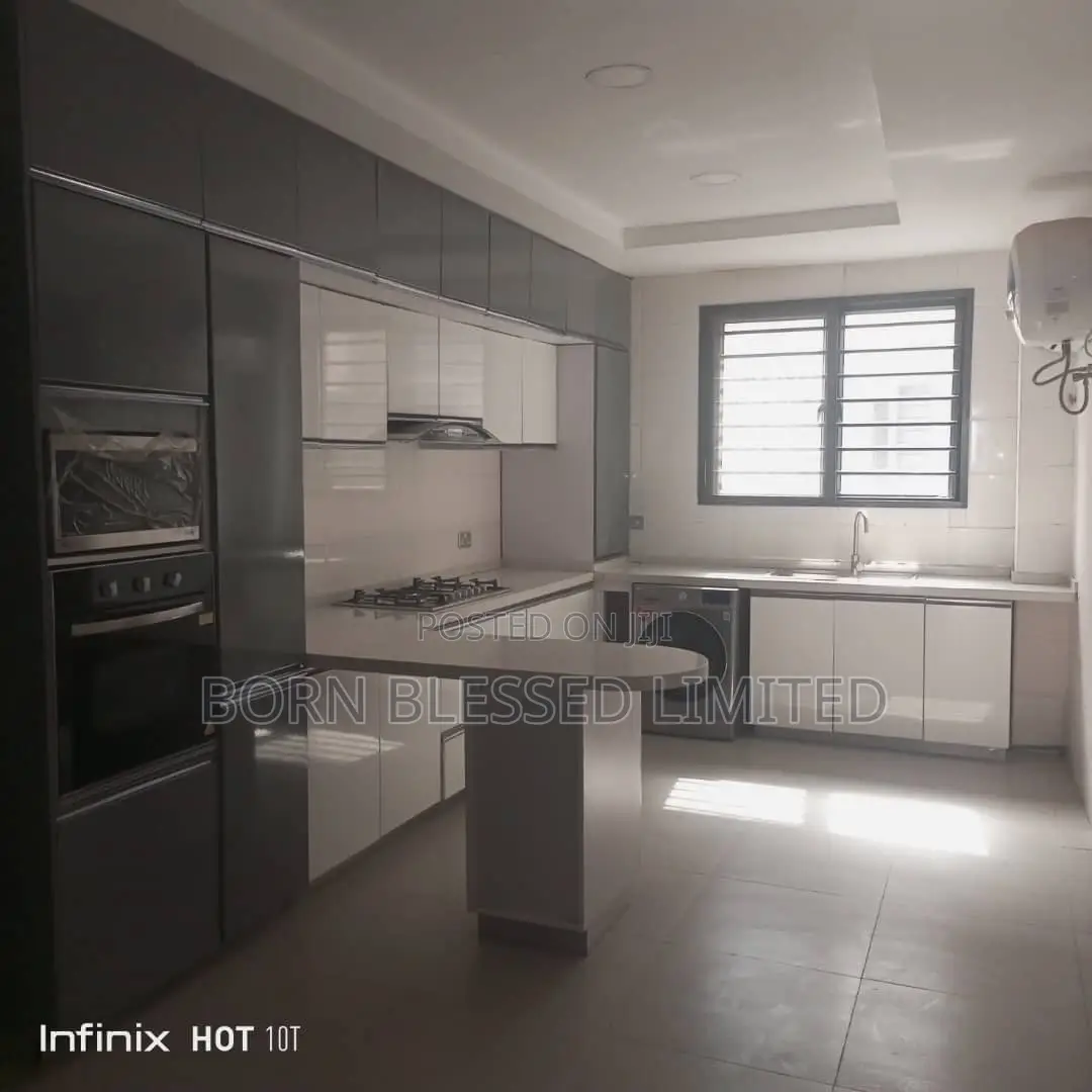 3bdrm Block of Flats in Old Ikoyi for rent
