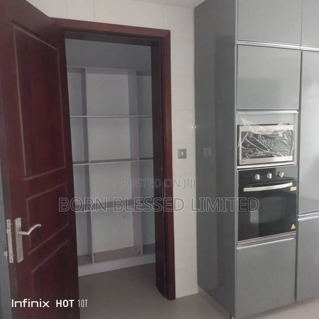 3bdrm Block of Flats in Old Ikoyi for rent