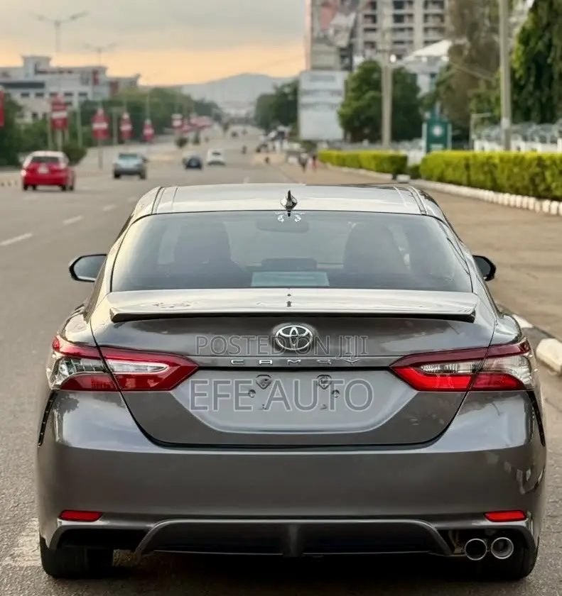 Toyota Camry SE 2021 Gray