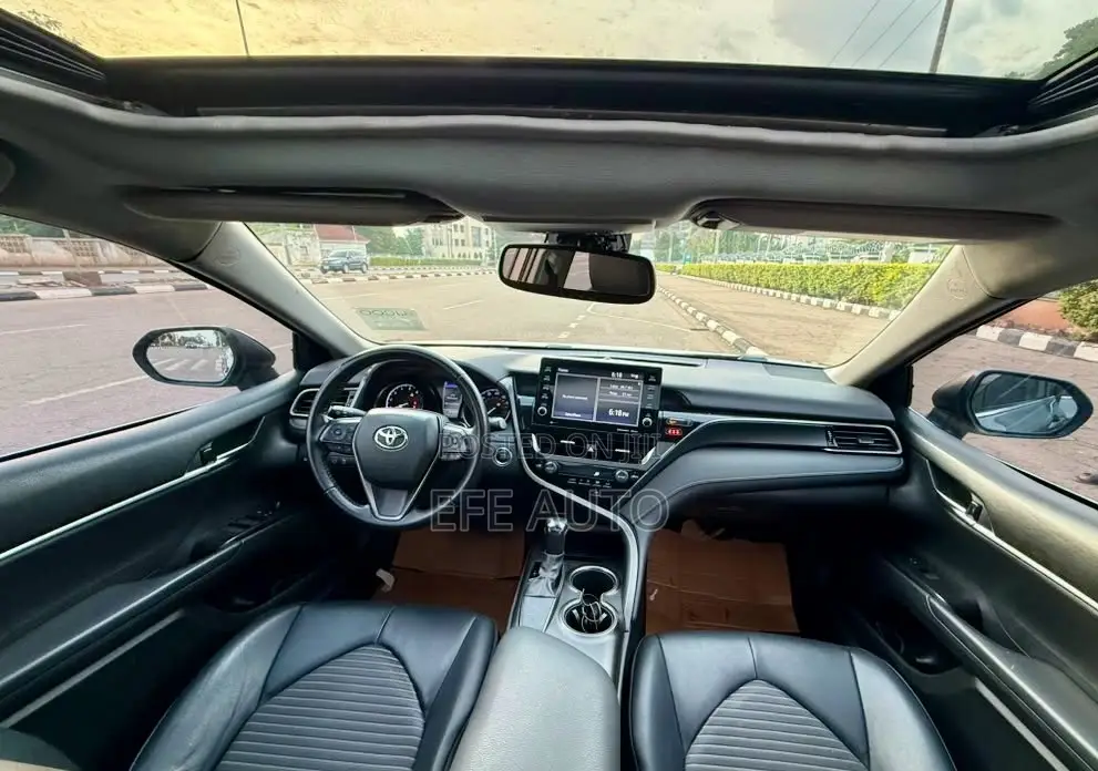 Toyota Camry SE 2021 Gray