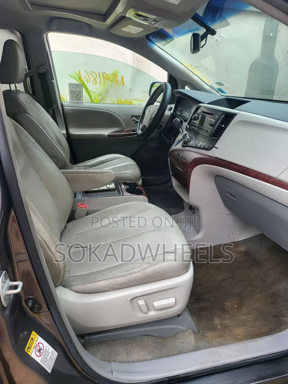Toyota Sienna XLE 7-Passenger 4dr Minivan AWD (3.5L 6cyl 6A) 2015 Gray