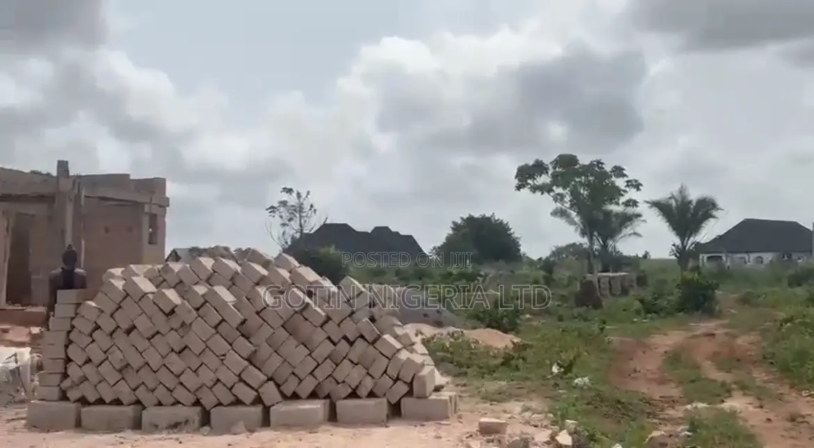 100×100ft Land, 5 Poles From Tarred Road, Iguadolor