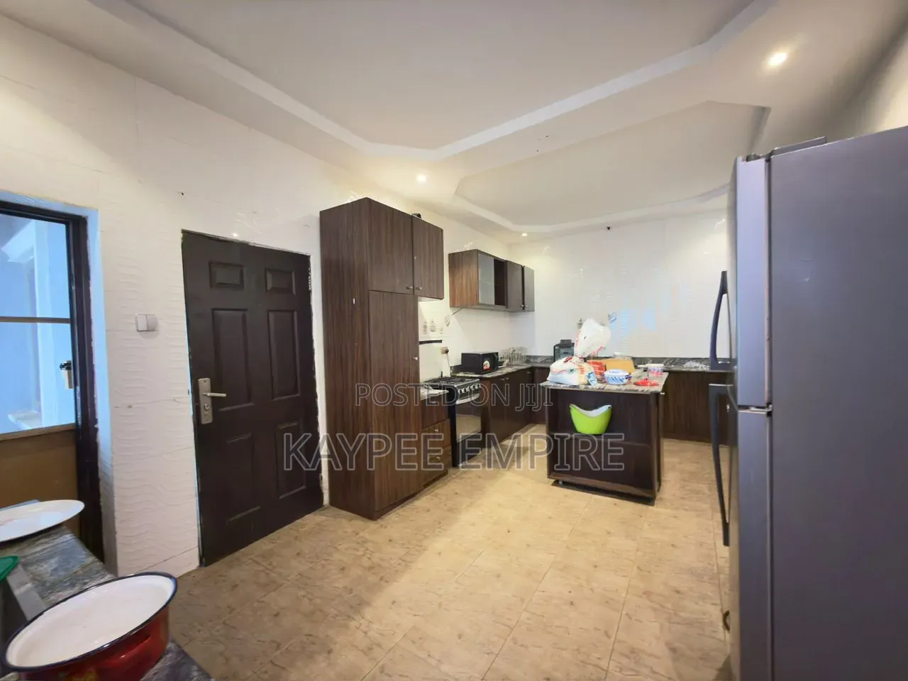 3bdrm Block of Flats in Wuye for rent