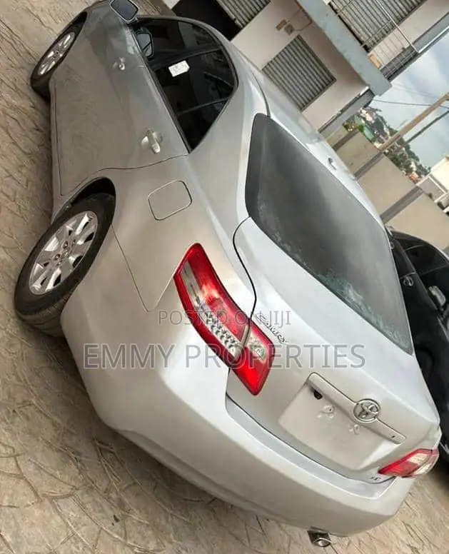 Toyota Camry LE 4dr Sedan (2.5L 4cyl 6A) 2011 Silver