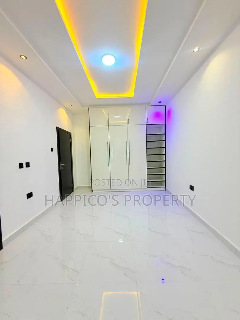 3bdrm Apartment in Ifako-Gbagada for sale