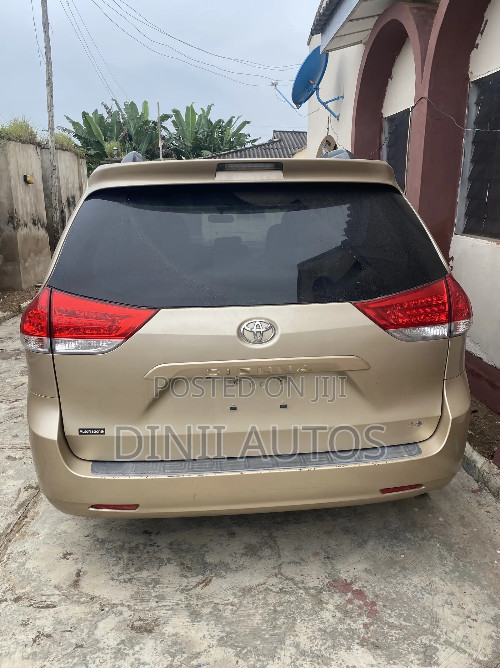 Toyota Sienna LE 7 Passenger Mobility 2011 Gold