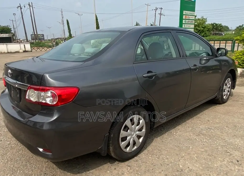 Toyota Corolla 2012 Gray