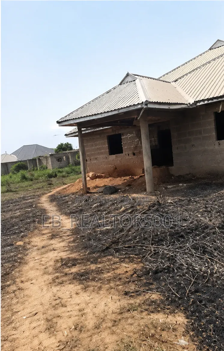 5bdrm House in Benin City for sale
