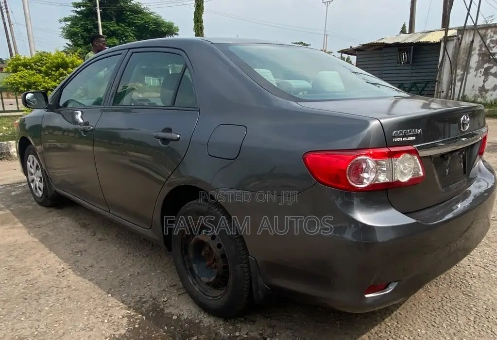 Toyota Corolla 2012 Gray