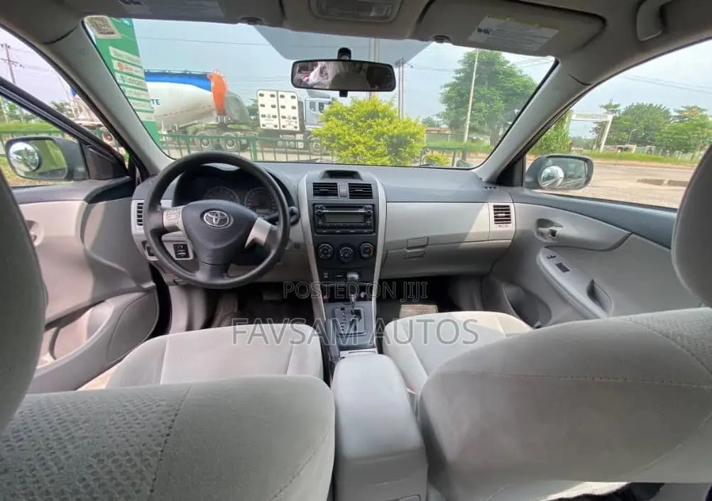 Toyota Corolla 2012 Gray