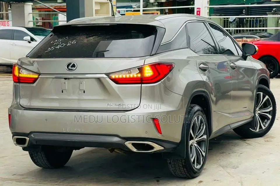 Lexus RX 350 FWD 2017 Gold