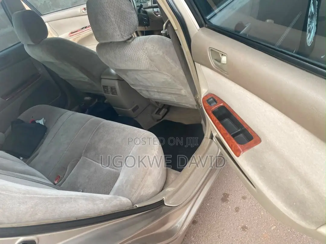 Toyota Camry 2006 Gold