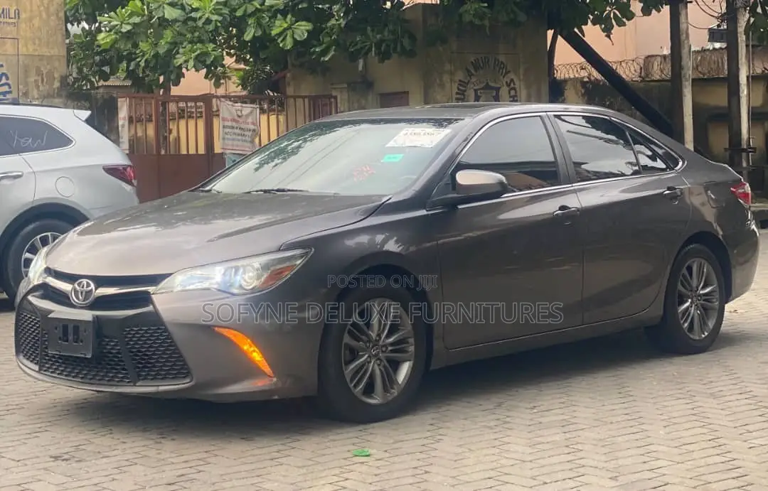 Toyota Camry 2016 Gray