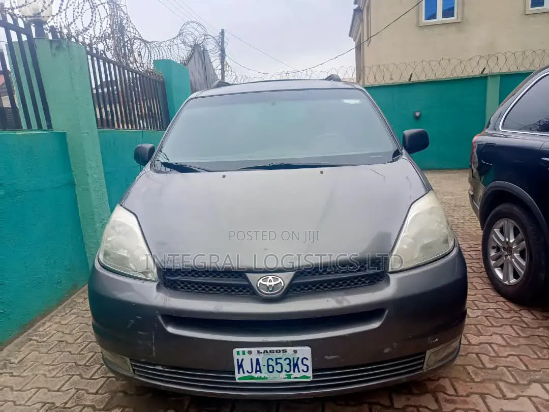 Toyota Sienna 2004 Gray