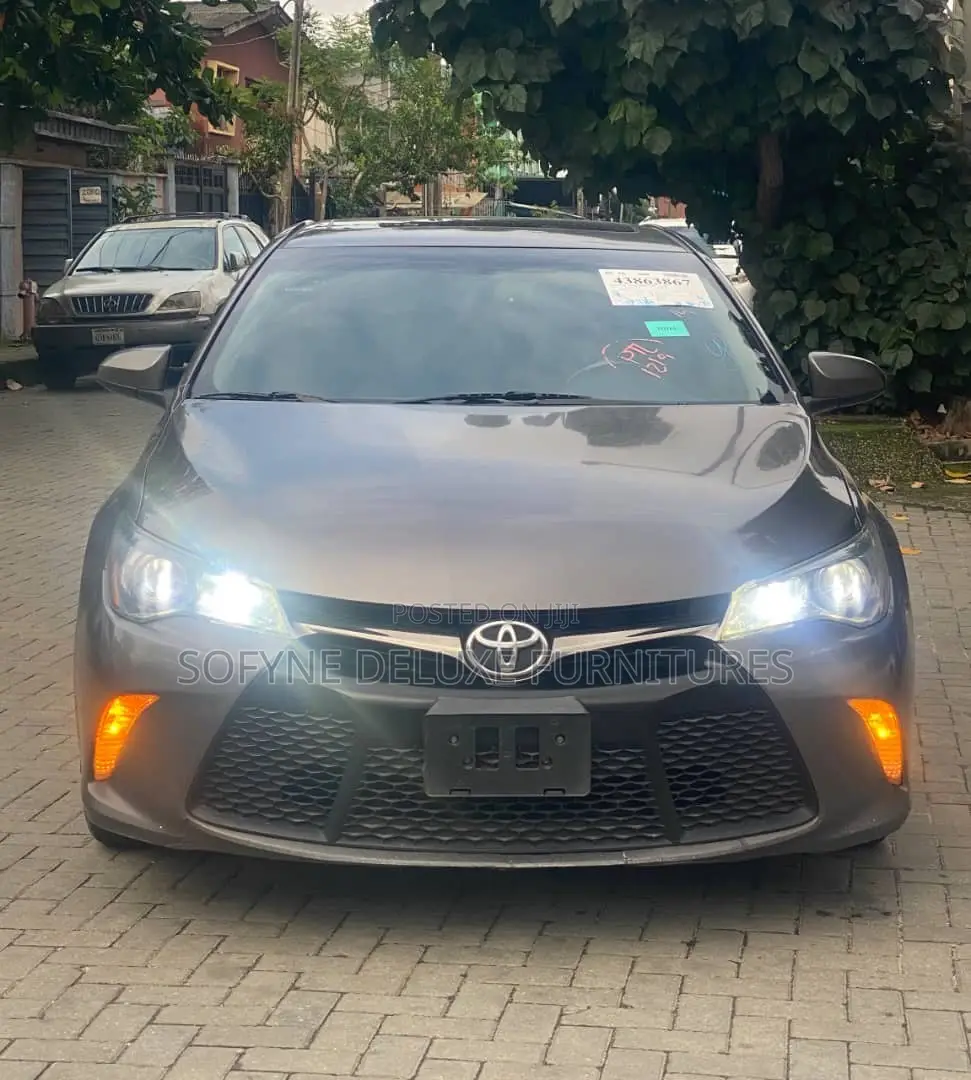 Toyota Camry 2016 Gray