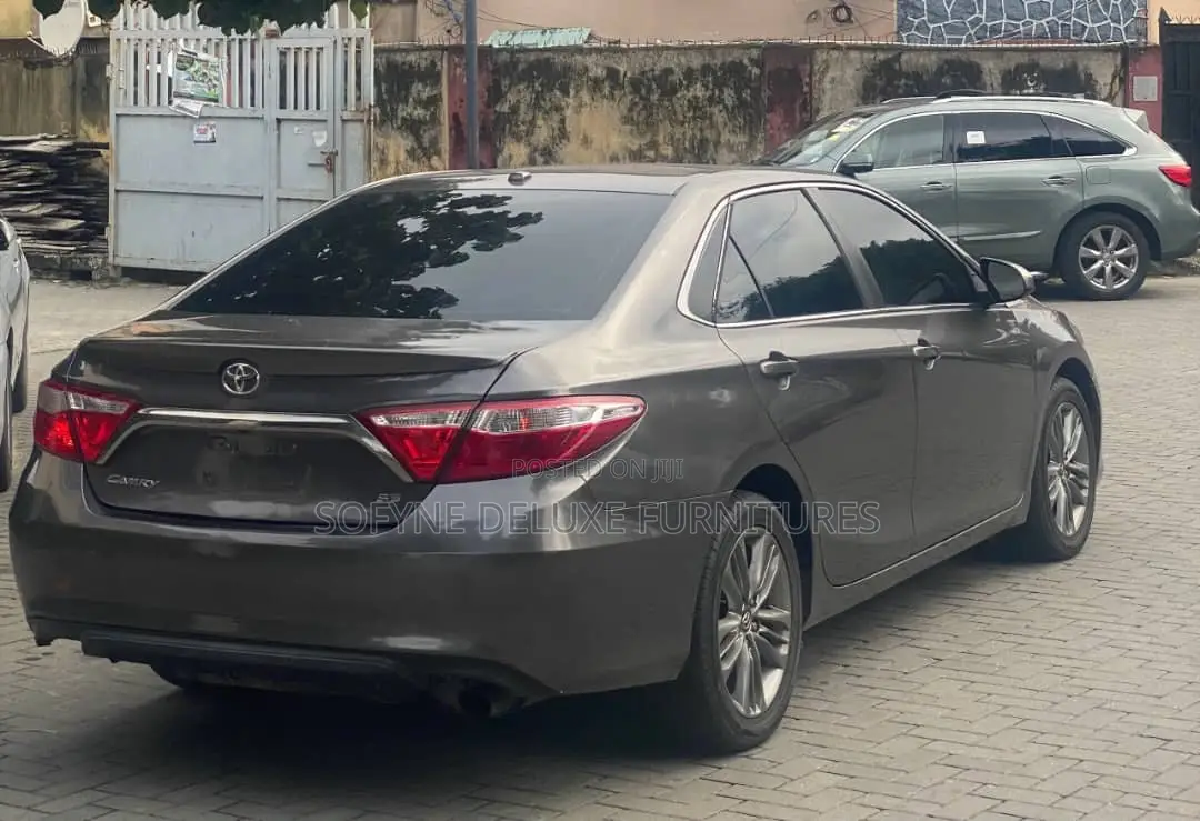 Toyota Camry 2016 Gray