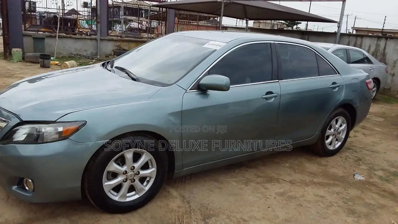 Toyota Camry 2011 Blue