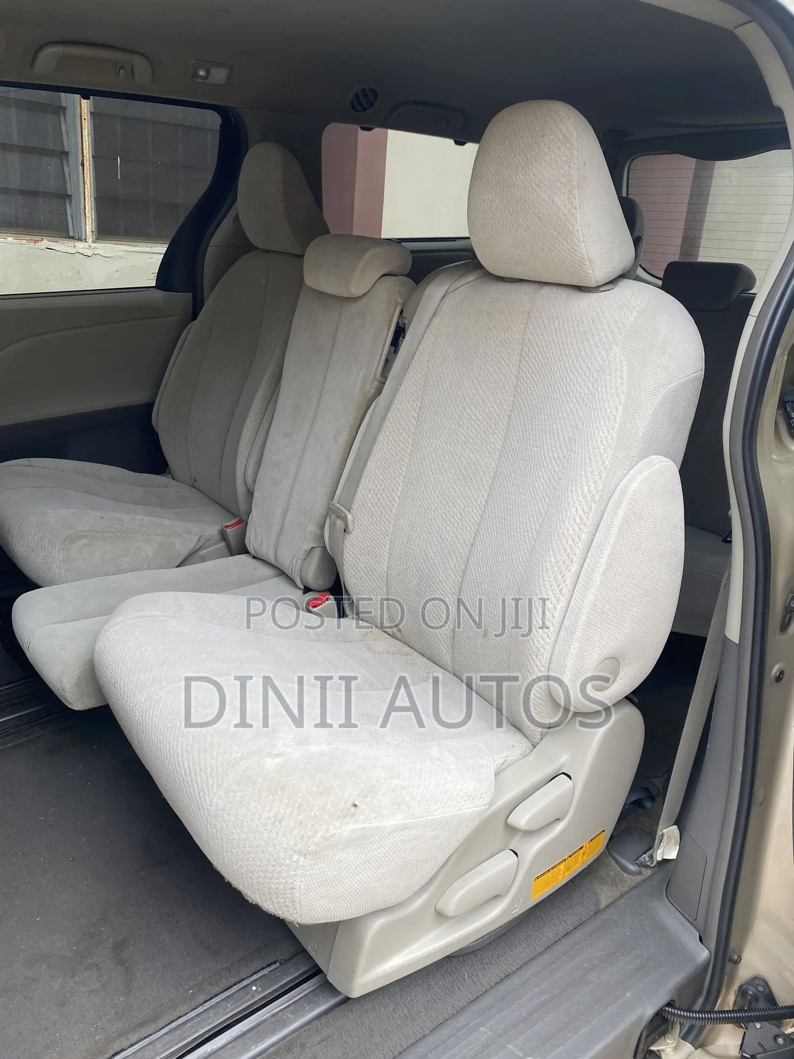 Toyota Sienna LE 7 Passenger Mobility 2011 Gold