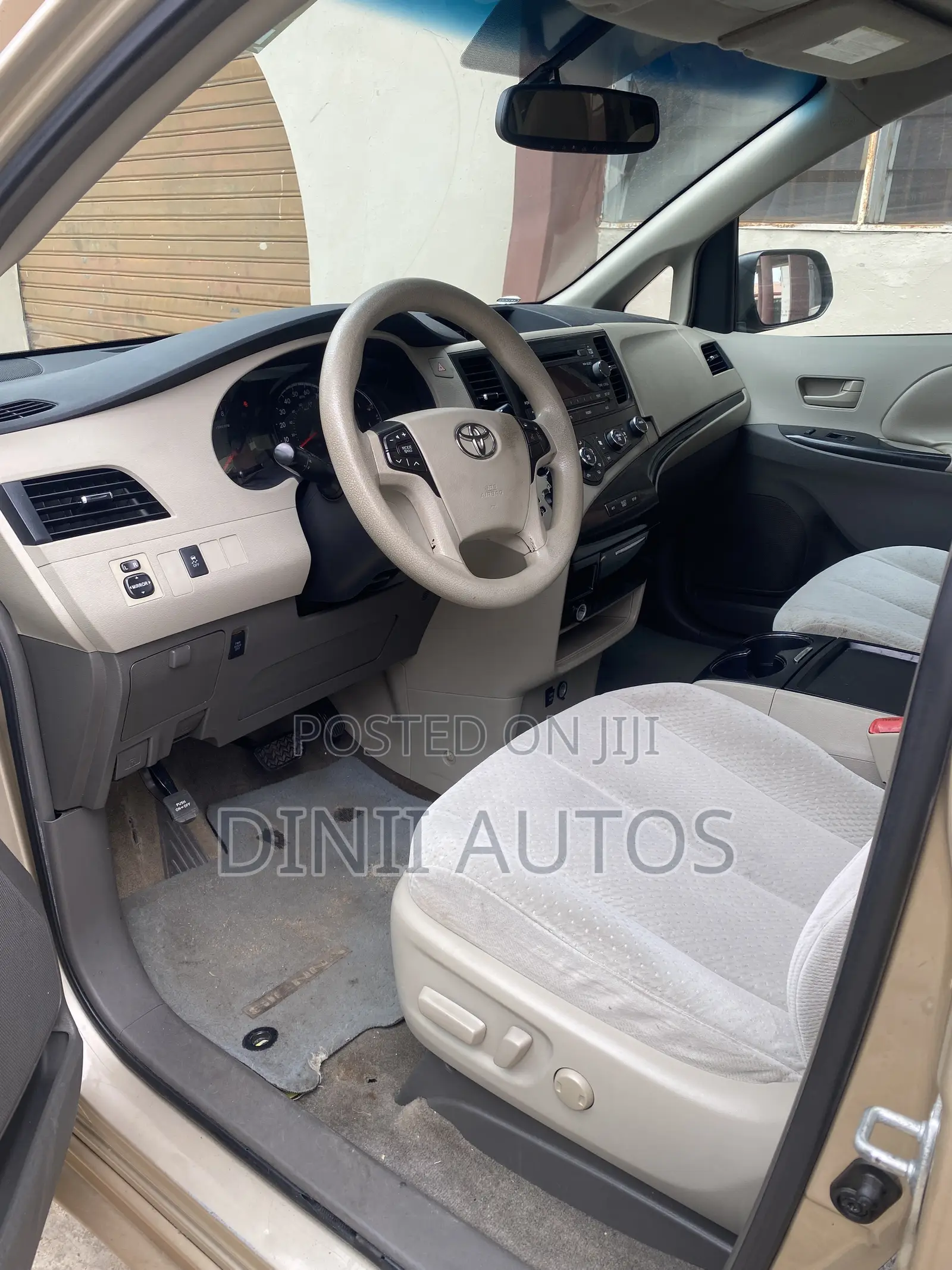 Toyota Sienna LE 7 Passenger Mobility 2011 Gold