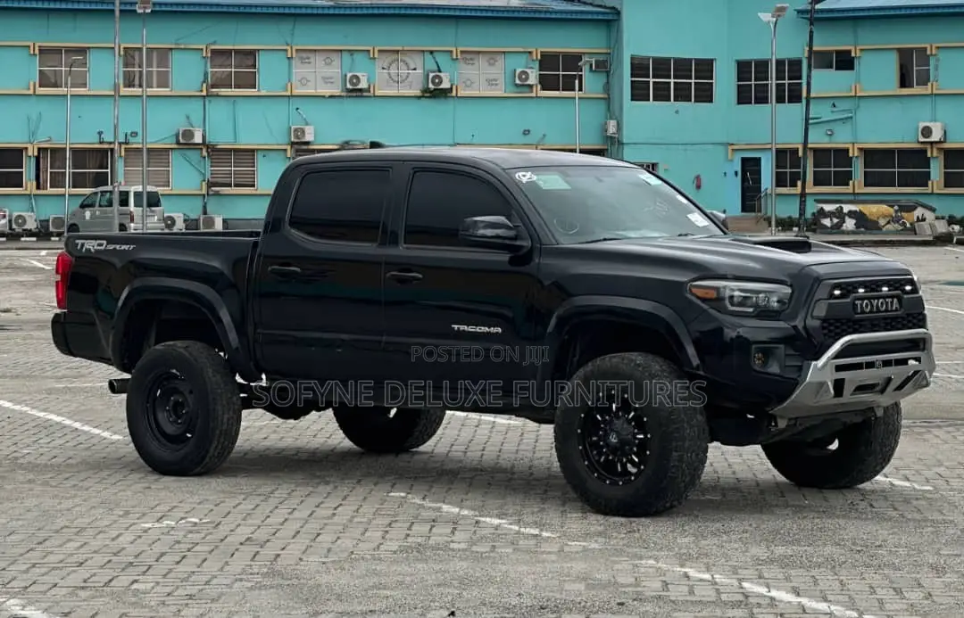 Toyota Tacoma 4dr Double Cab 2016 Black