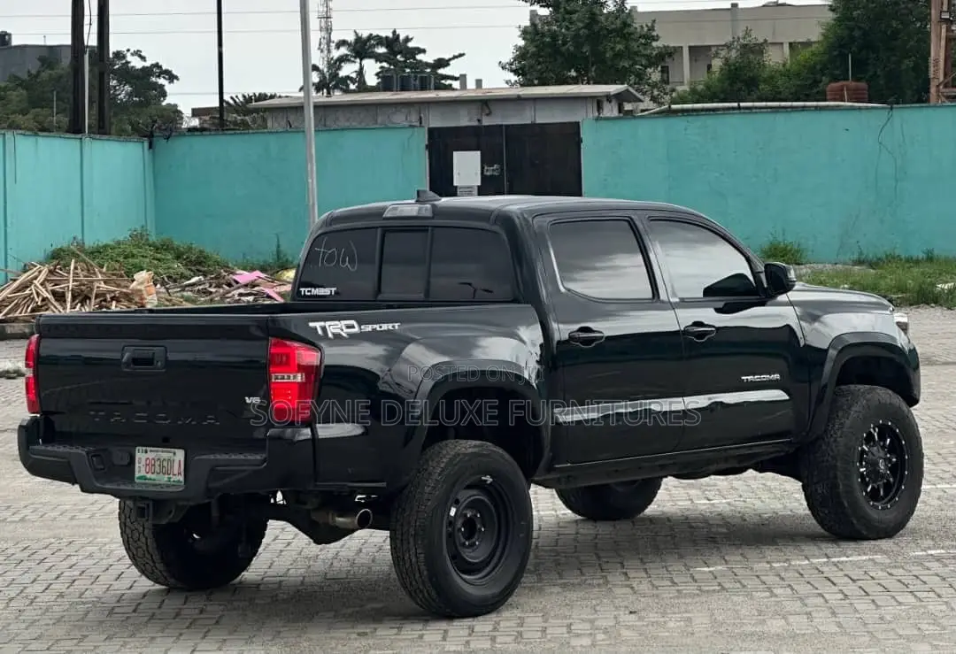 Toyota Tacoma 4dr Double Cab 2016 Black