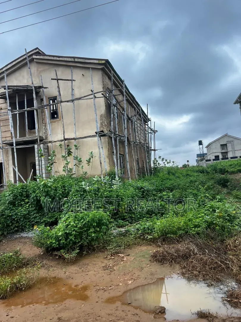 5bdrm Duplex in Shalom Estate, Lugbe District for sale