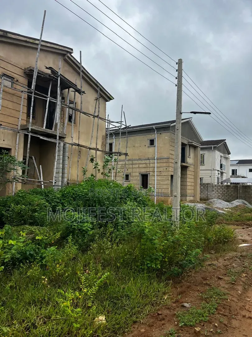 5bdrm Duplex in Shalom Estate, Lugbe District for sale