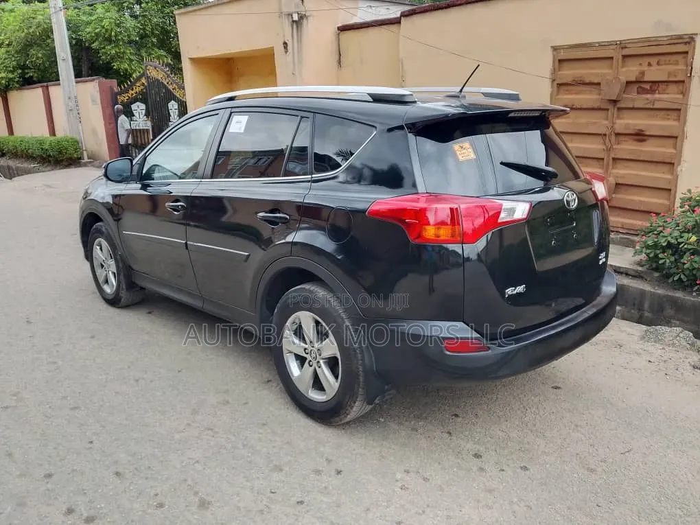 Toyota RAV4 XLE 4dr SUV AWD (2.5L 4cyl 6A) 2015 Black