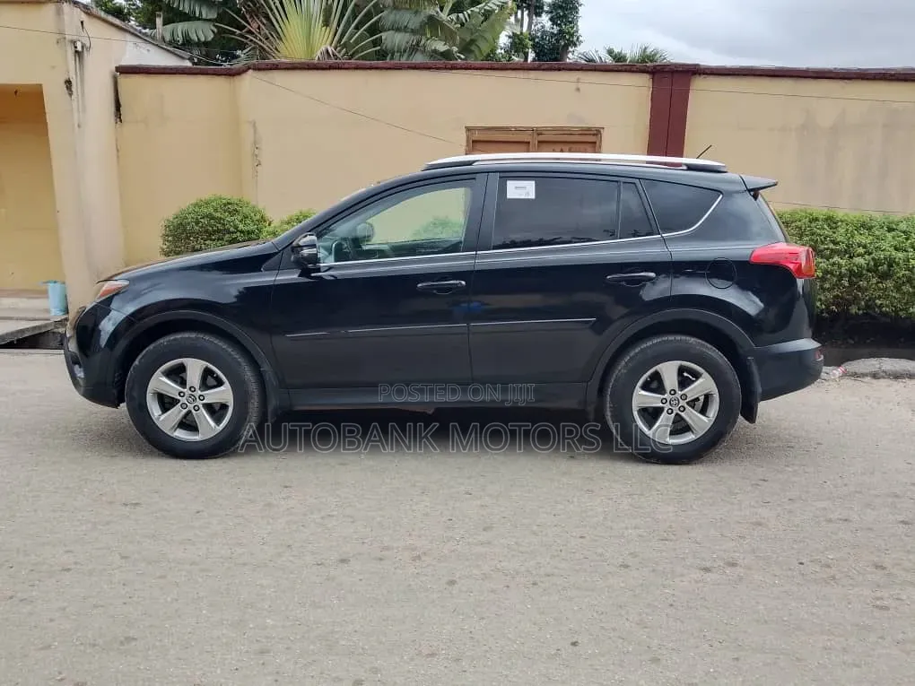 Toyota RAV4 XLE 4dr SUV AWD (2.5L 4cyl 6A) 2015 Black