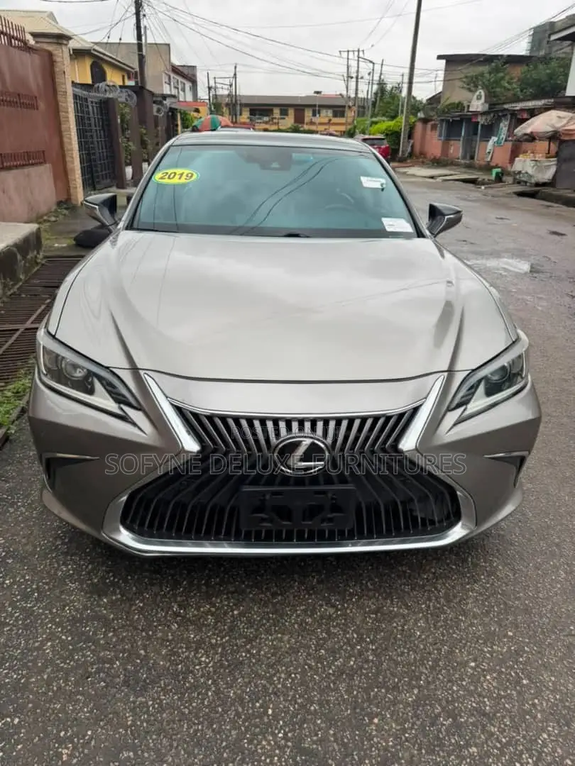 Lexus ES 2019 Silver