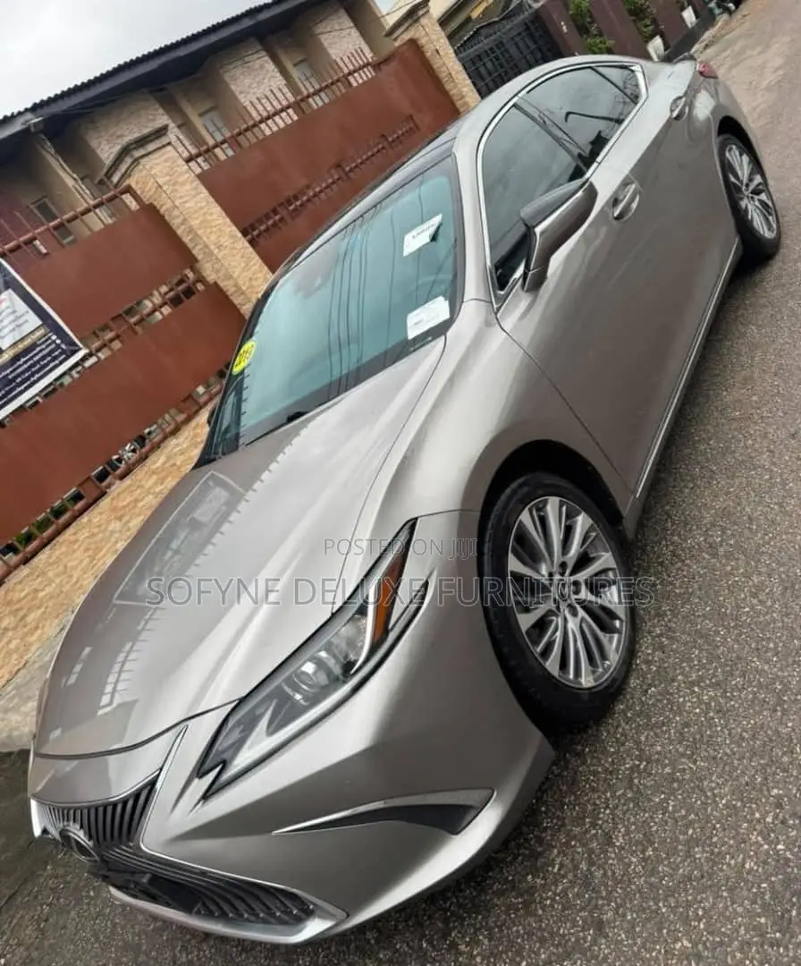 Lexus ES 2019 Silver